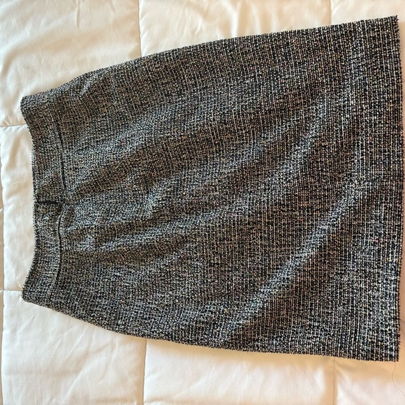 Ann Taylor Women’s Black and Gray Pencil Skirt - Picture 3 of 8